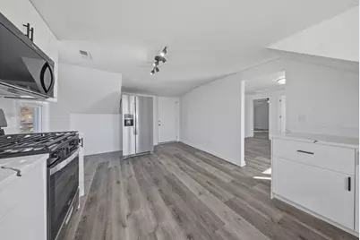 835 Bishop Avenue #2, Aurora, IL 60506 - Photo 4