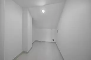 835 Bishop Ave, Aurora, IL 60506 - Photo 12