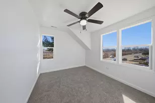 835 Bishop Ave, Aurora, IL 60506 - Photo 8