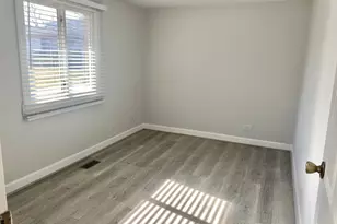 214 Barcliffe Ln, Schaumburg, IL 60194 - Photo 8