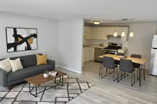 214 Barcliffe Ln, Schaumburg, IL 60194 - Photo 2