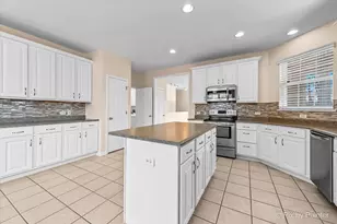 47 Regent Dr, Gilberts, IL 60136 - Photo 10