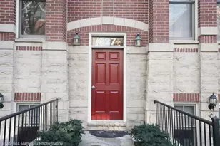 827 W Bradley Pl, Chicago, IL 60613 - Photo 2