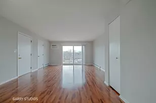 720 N Briar Hill Ln, Addison, IL 60101 - Photo 4