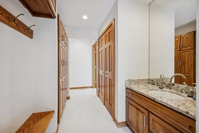 8425 Hickory Court, Burr Ridge, IL 60527 - Photo 18