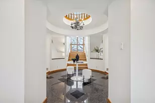 8425 Hickory Ct, Burr Ridge, IL 60527 - Photo 4