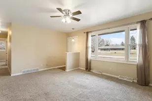 8420 Bobolink Dr, Machesney Park, IL 61115 - Photo 10