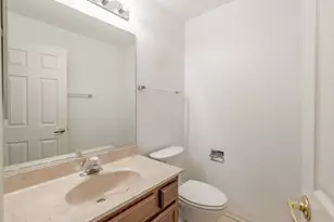 182 Montclair Rd, Vernon Hills, IL 60061 - Photo 6