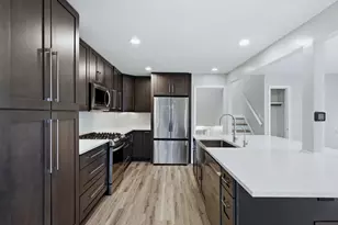 28W032 Roosevelt Rd, Winfield, IL 60190 - Photo 6