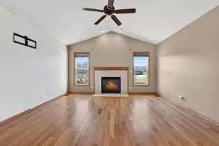 550 Madison Ln, Elgin, IL 60123 - Photo 4