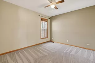 550 Madison Ln, Elgin, IL 60123 - Photo 24