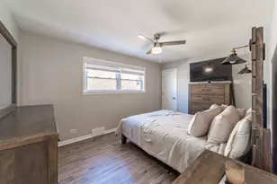 5806 S Menard Ave, Chicago, IL 60638 - Photo 8