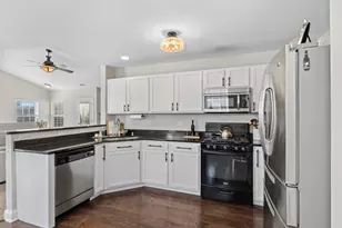 222 Bakers Dr W, Lakemoor, IL 60051 - Photo 8