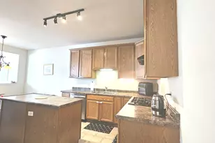 1268 Bradley Cir, Elgin, IL 60120 - Photo 10