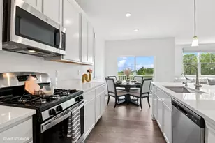 540 Comstock Rd, South Elgin, IL 60177 - Photo 6