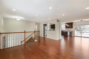 933 Columbia Ct, Carol Stream, IL 60188 - Photo 2