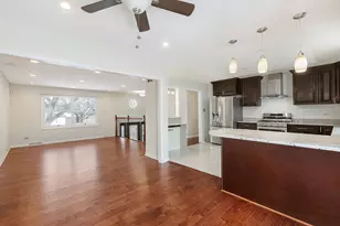 933 Columbia Ct, Carol Stream, IL 60188 - Photo 6