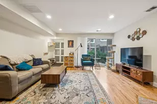 1627 W Belle Plaine Ave, Chicago, IL 60613 - Photo 6