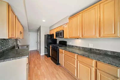 425 Harrison Court, Vernon Hills, IL 60061 - Photo 6