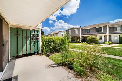 425 Harrison Court, Vernon Hills, IL 60061 - Photo 4