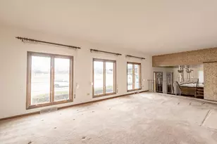 18549 Olde Farm Rd, Lansing, IL 60438 - Photo 2