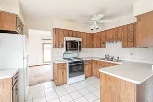 18549 Olde Farm Rd, Lansing, IL 60438 - Photo 4