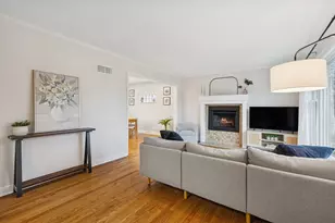 328 Lorraine St, Glen Ellyn, IL 60137 - Photo 2