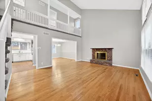 936 Hawthorne Dr, Crystal Lake, IL 60014 - Photo 8