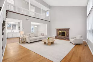 936 Hawthorne Dr, Crystal Lake, IL 60014 - Photo 2