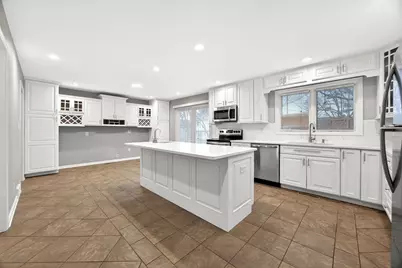 936 Hawthorne Drive, Crystal Lake, IL 60014 - Photo 10