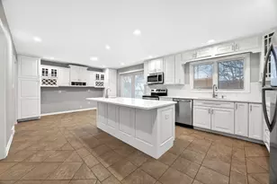 936 Hawthorne Dr, Crystal Lake, IL 60014 - Photo 10