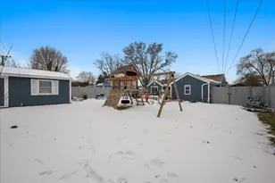 207 Second St, Elgin, IL 60123 - Photo 16