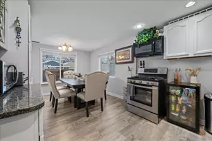 207 Second St, Elgin, IL 60123 - Photo 6