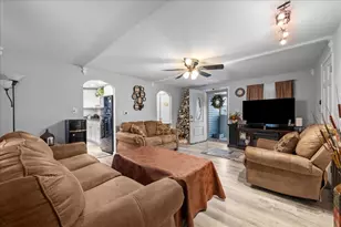 207 Second St, Elgin, IL 60123 - Photo 4