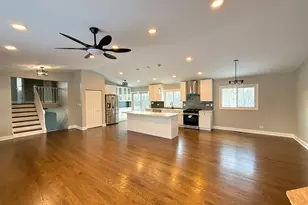 4490 Capstan Dr, Hoffman Estates, IL 60192 - Photo 4