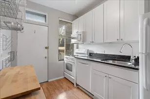 609 W Melrose St, Chicago, IL 60657 - Photo 8