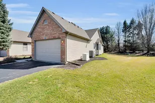 623 Hampshire Dr, Hampshire, IL 60140 - Photo 4