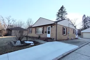1811 Oregon Ave, Rockford, IL 61108 - Photo 2