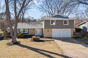 526 S Springinsguth Rd, Schaumburg, IL 60193 - Photo 2