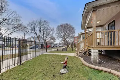 2047 N Lavergne Avenue, Chicago, IL 60639 - Photo 2