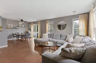 283 Ashbury Ln W, Roselle, IL 60172 - Photo 12