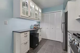 283 Ashbury Ln W, Roselle, IL 60172 - Photo 8