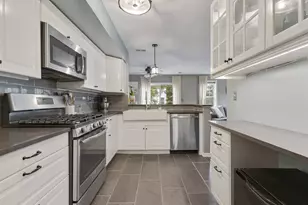 283 Ashbury Ln W, Roselle, IL 60172 - Photo 10