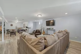 8144 Kildare Ave, Skokie, IL 60076 - Photo 18