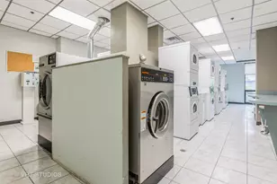 70 W Huron St, Chicago, IL 60654 - Photo 24