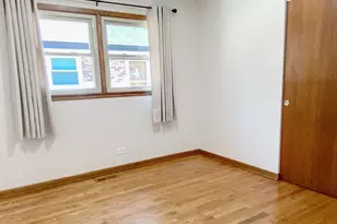 2242 Eastview Dr, Des Plaines, IL 60018 - Photo 8