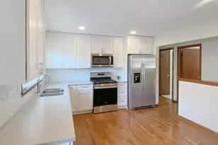 2242 Eastview Dr, Des Plaines, IL 60018 - Photo 2