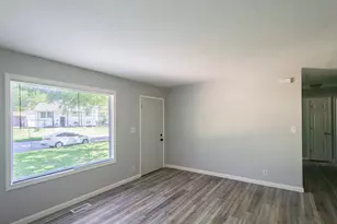 1607 Williamsburg Dr, Champaign, IL 61821 - Photo 2