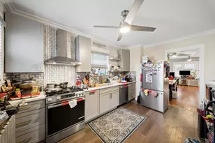 4022 W Eddy St, Chicago, IL 60641 - Photo 10