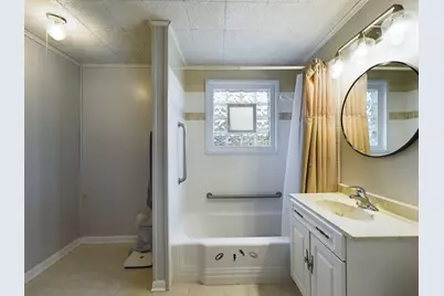 [Address not provided], Robbins, IL 60472 - Photo 6